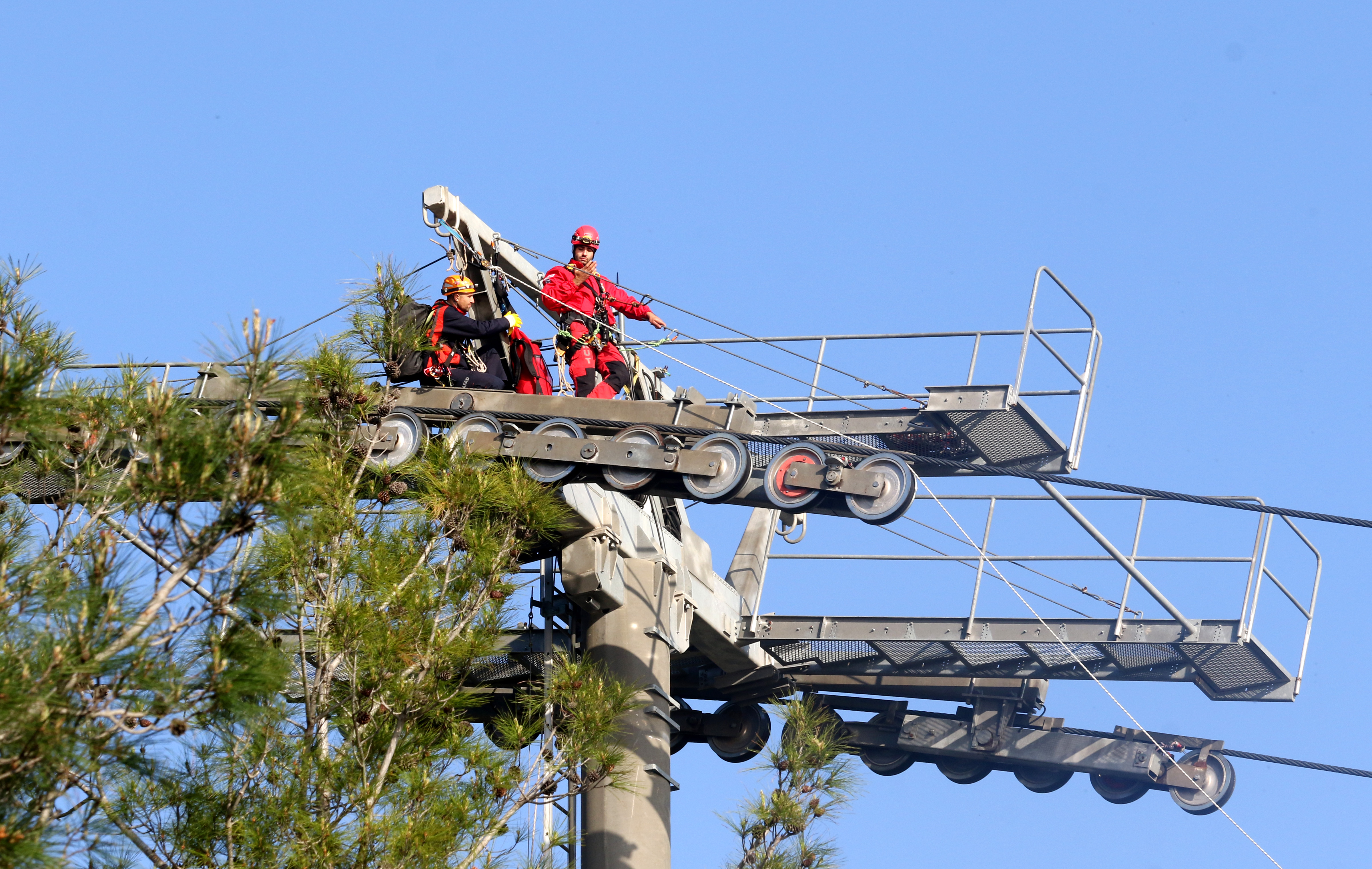 Teleferik Kazasinda Kabinlerde Mahsur Ka 39465 (2)