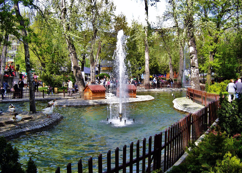 Ankara Kugulu Park Kavaklidere Temiz