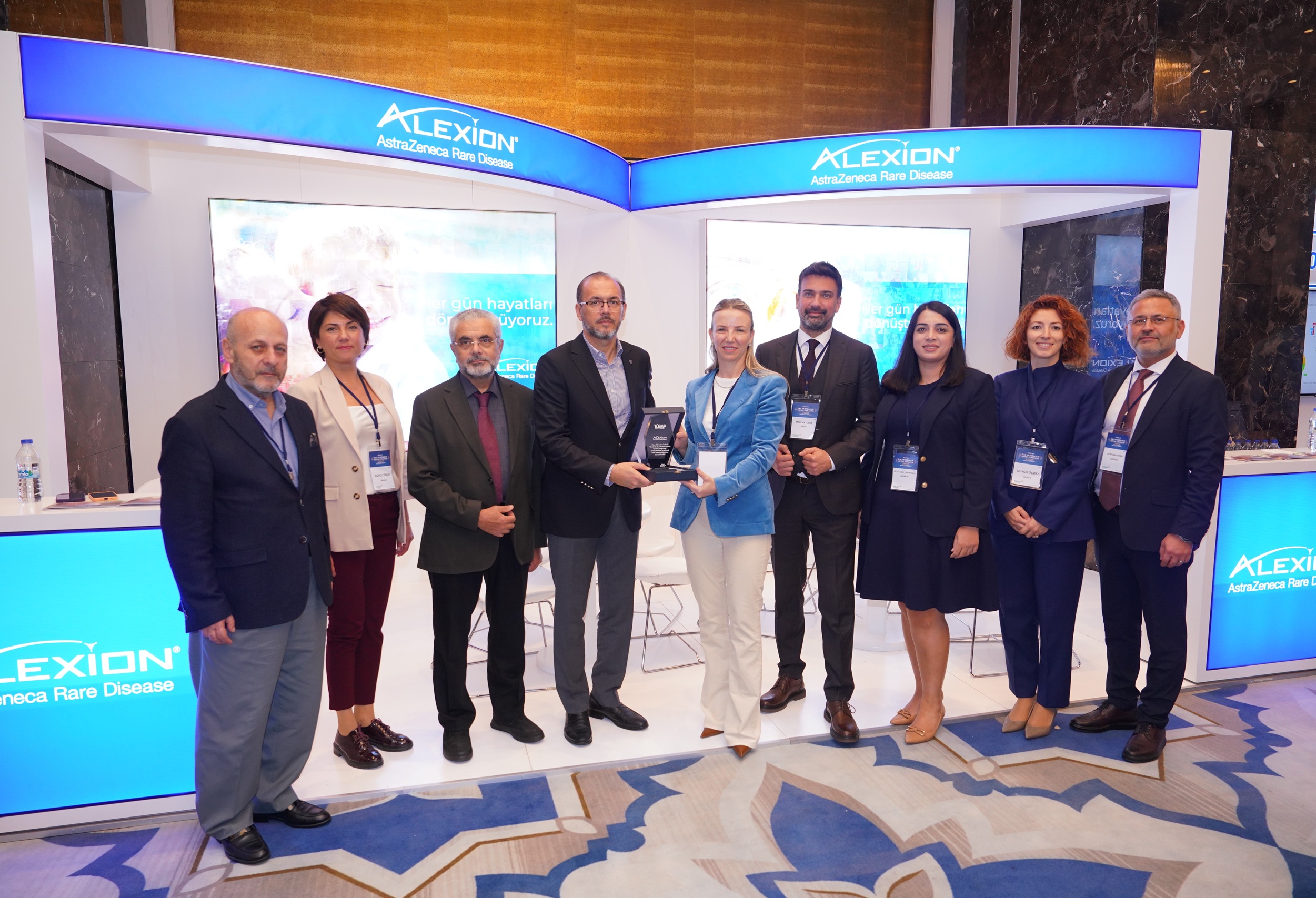 1762755525 A L E X I O N E K P P L A K E T