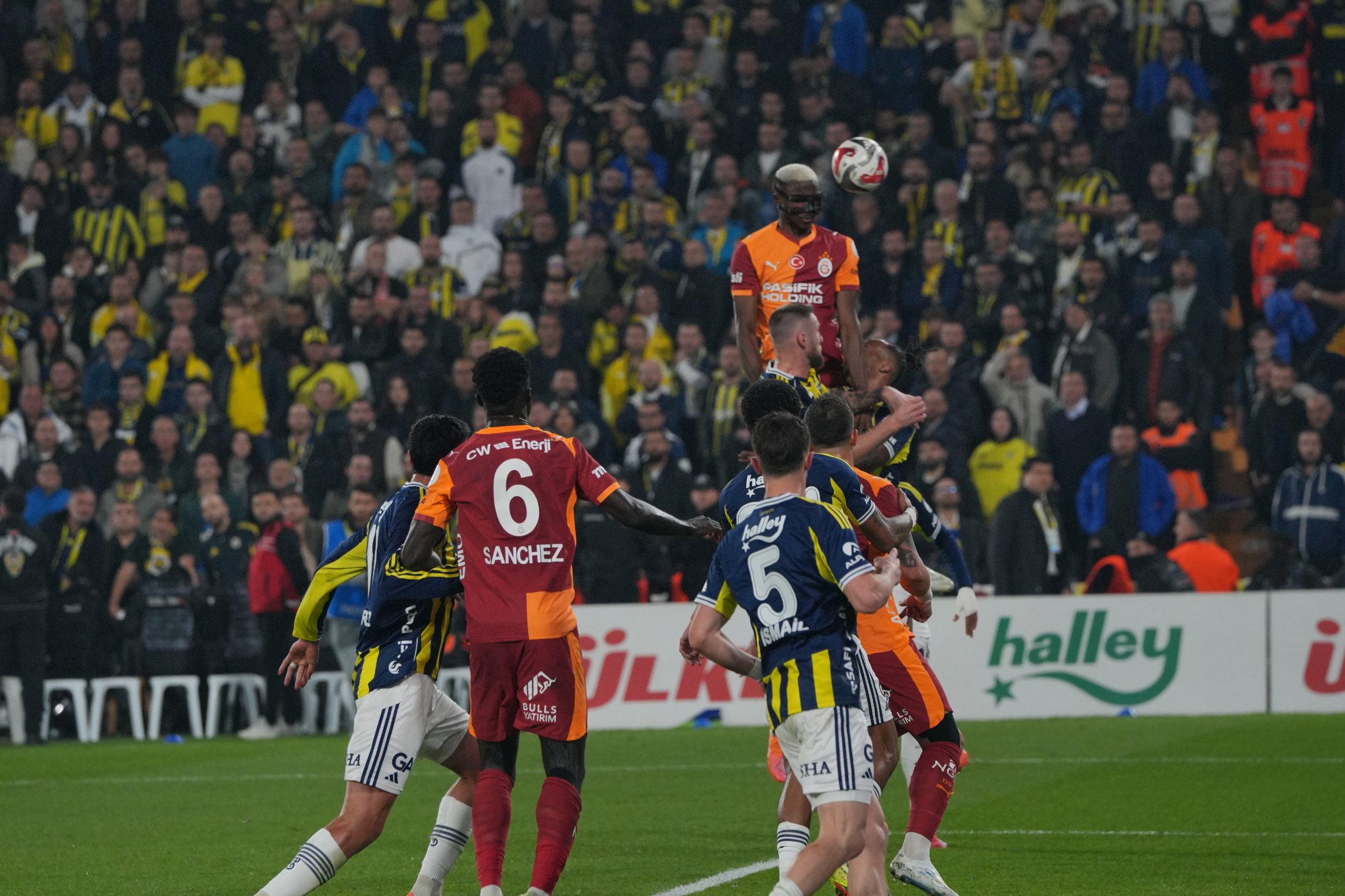 F E N E R B A H C E G A L A T A S A R A Y E K F O T O G R A F L A 1042624 309386