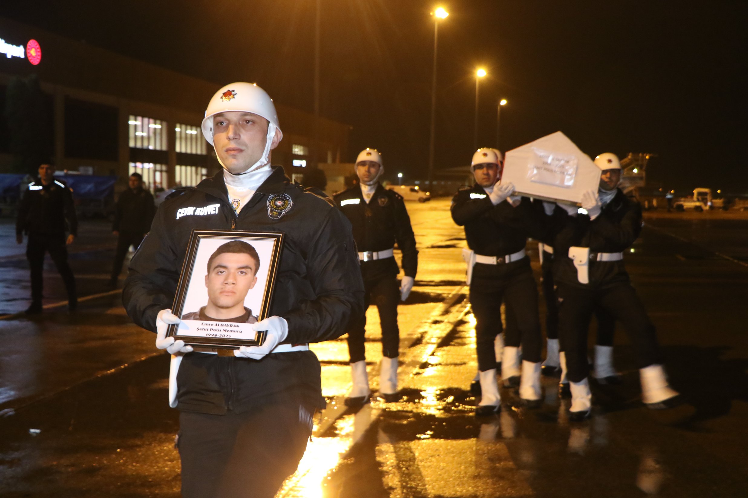 S E H I T P O L I S M E M U R U N U N C E N A Z E S I S A M S U N’ A 1054123 312728