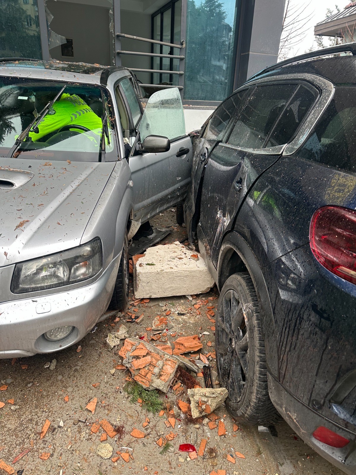 I S T A N B U L B E S I K T A S’ T A F R E N Y E R I N E G A Z A B A 1111903 330034