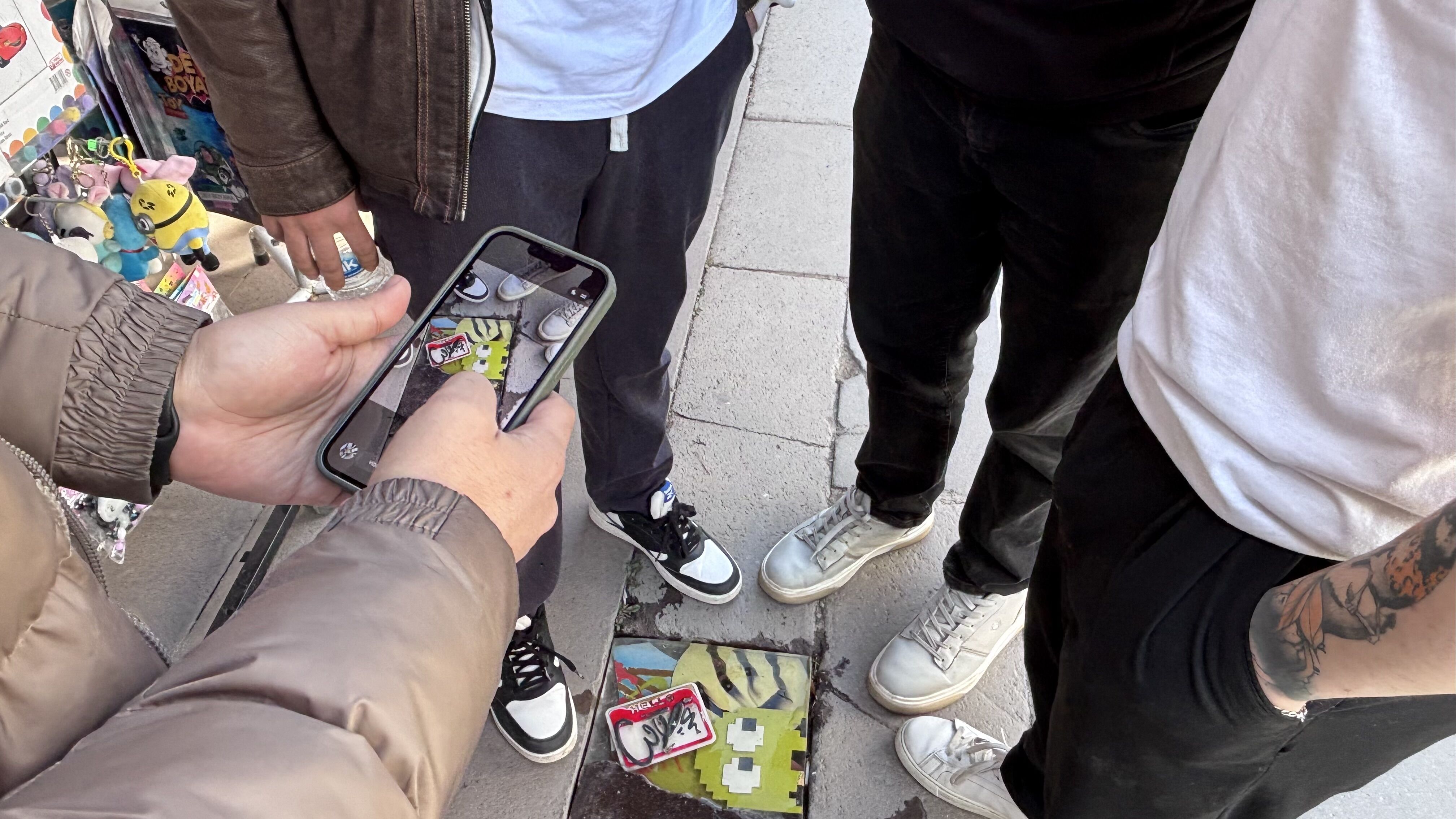 ‘ G R I S E H R I S A N A T I Y L A R E N K L E N D I R I Y O R 1210230 359885