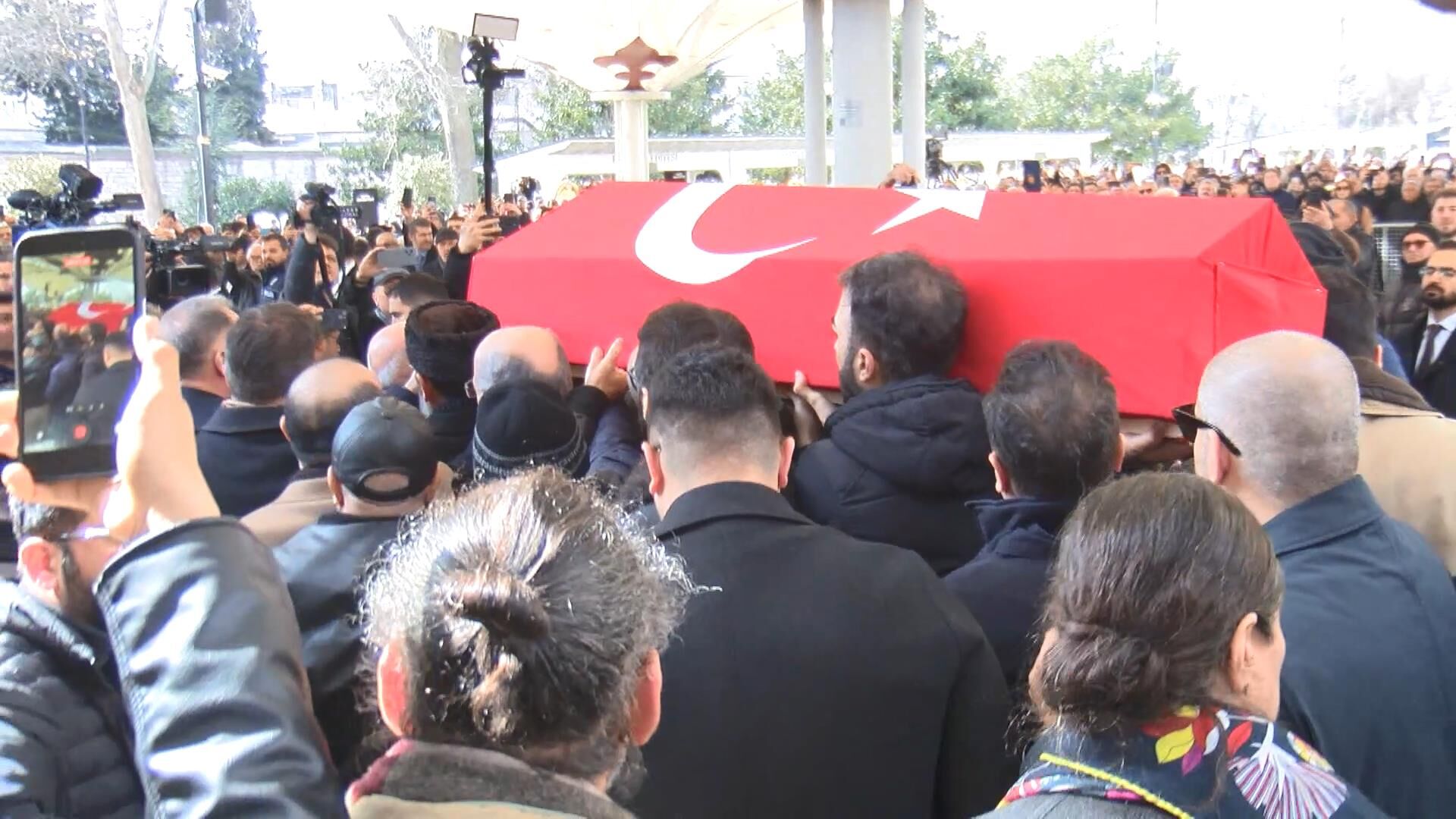 I S T A N B U L P R O F. D R. I L B E R O R T A Y L I I C I N F 1215509 361322