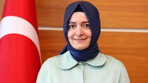 Fatma Betül Sayan Kaya görevinden istifa etti