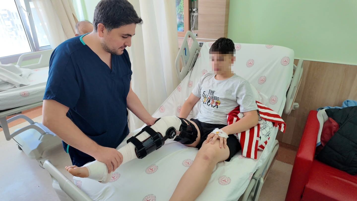 Niğde’de 13 yaşındaki çocuk hastaya ön çapraz bağ ameliyatı yapıldı