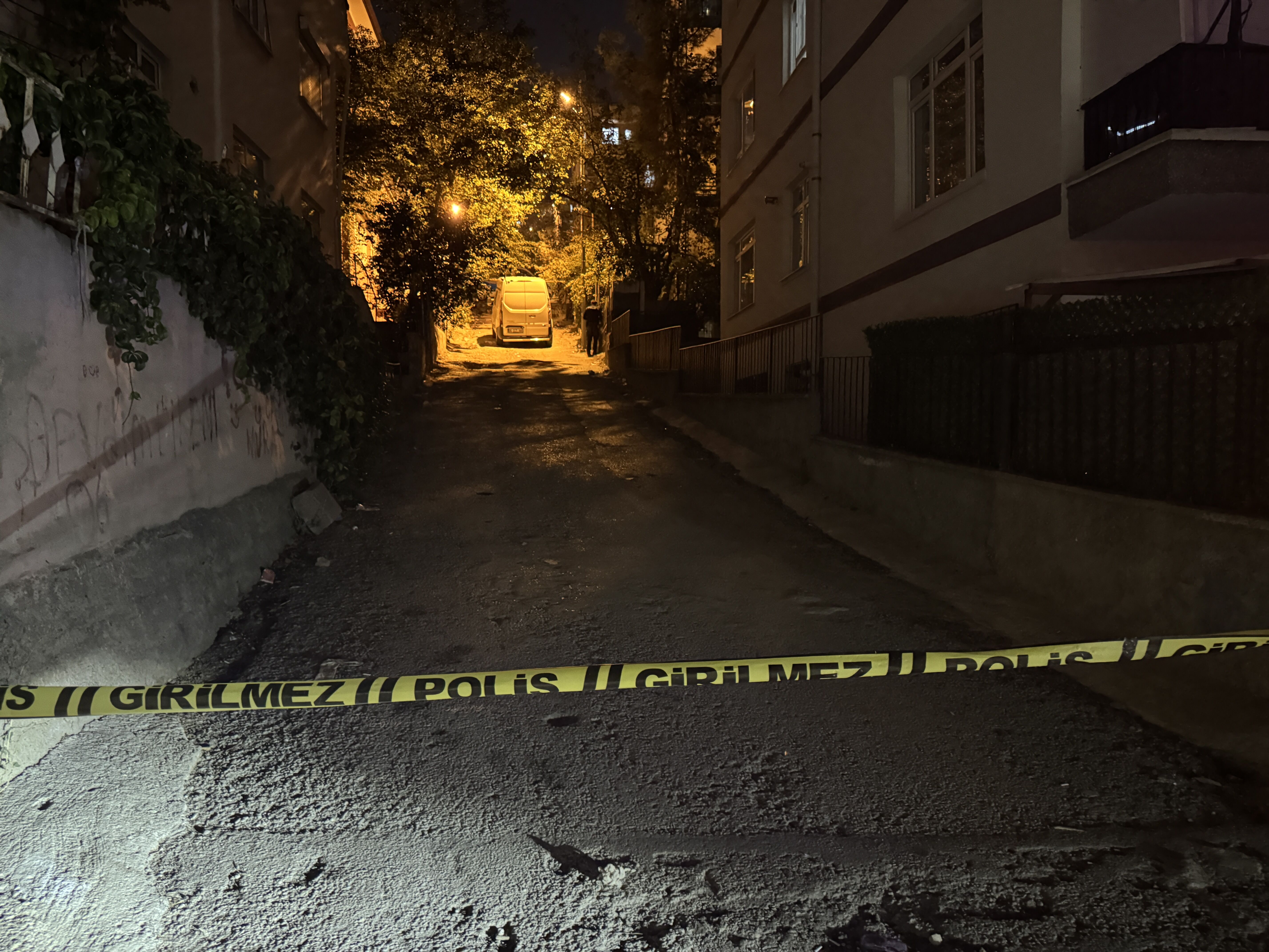 Başkentte bir apartman dairesinde 3 erkek ölü bulundu