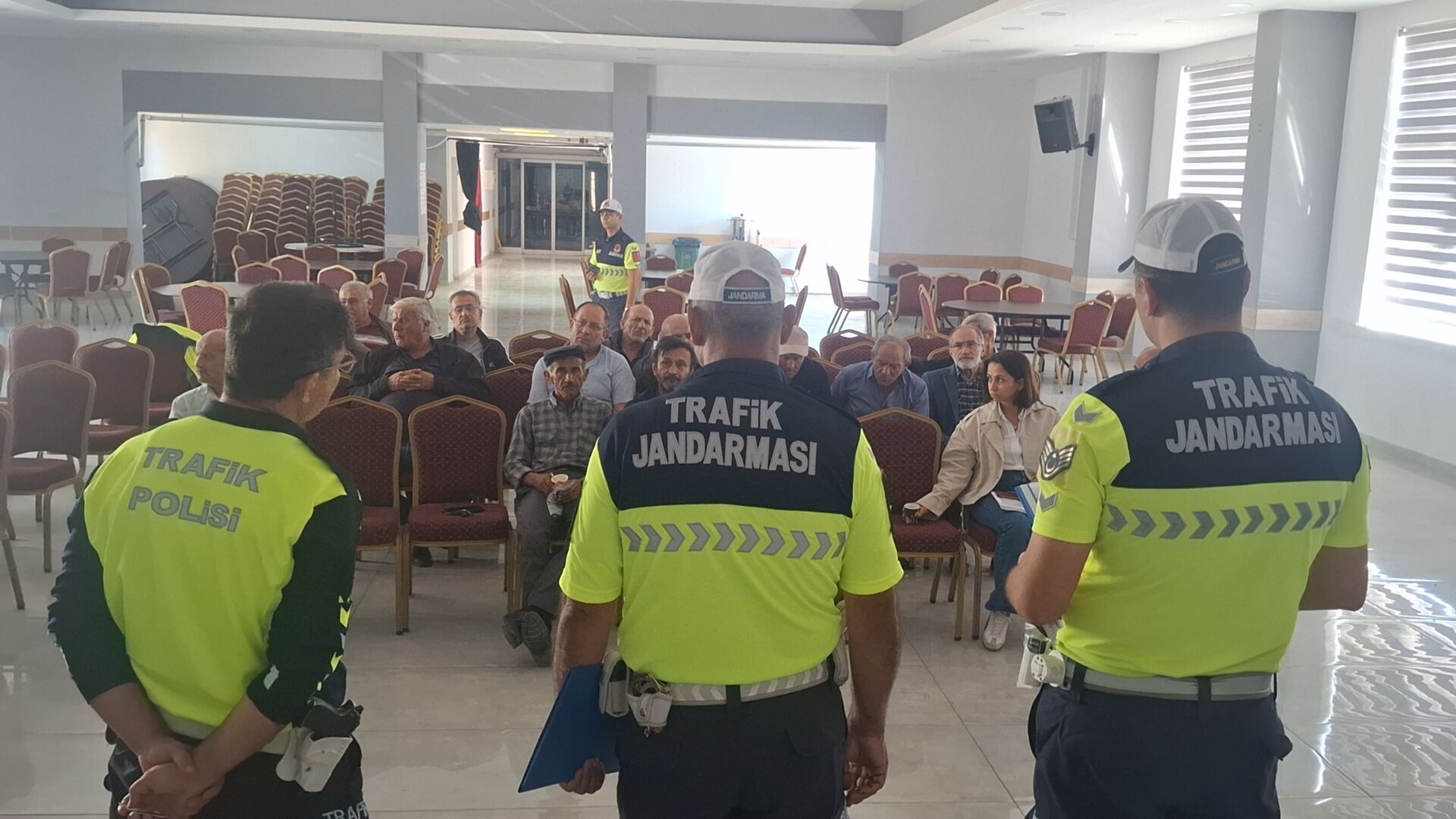 Beypazarı'nda öğrenci servisi sürücülerine eğitim