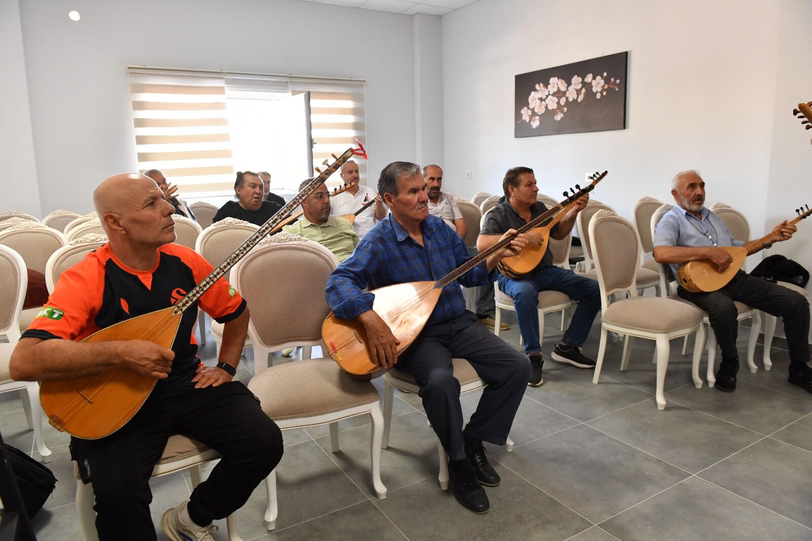 Bağlama kursuna Altındağlılar tarafından büyük ilgi