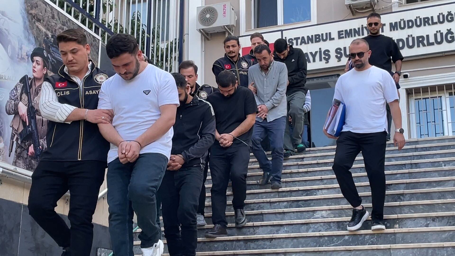 İstanbul merkezli 3 ilde 'change' araç operasyonu: 8 şüpheli tutuklandı