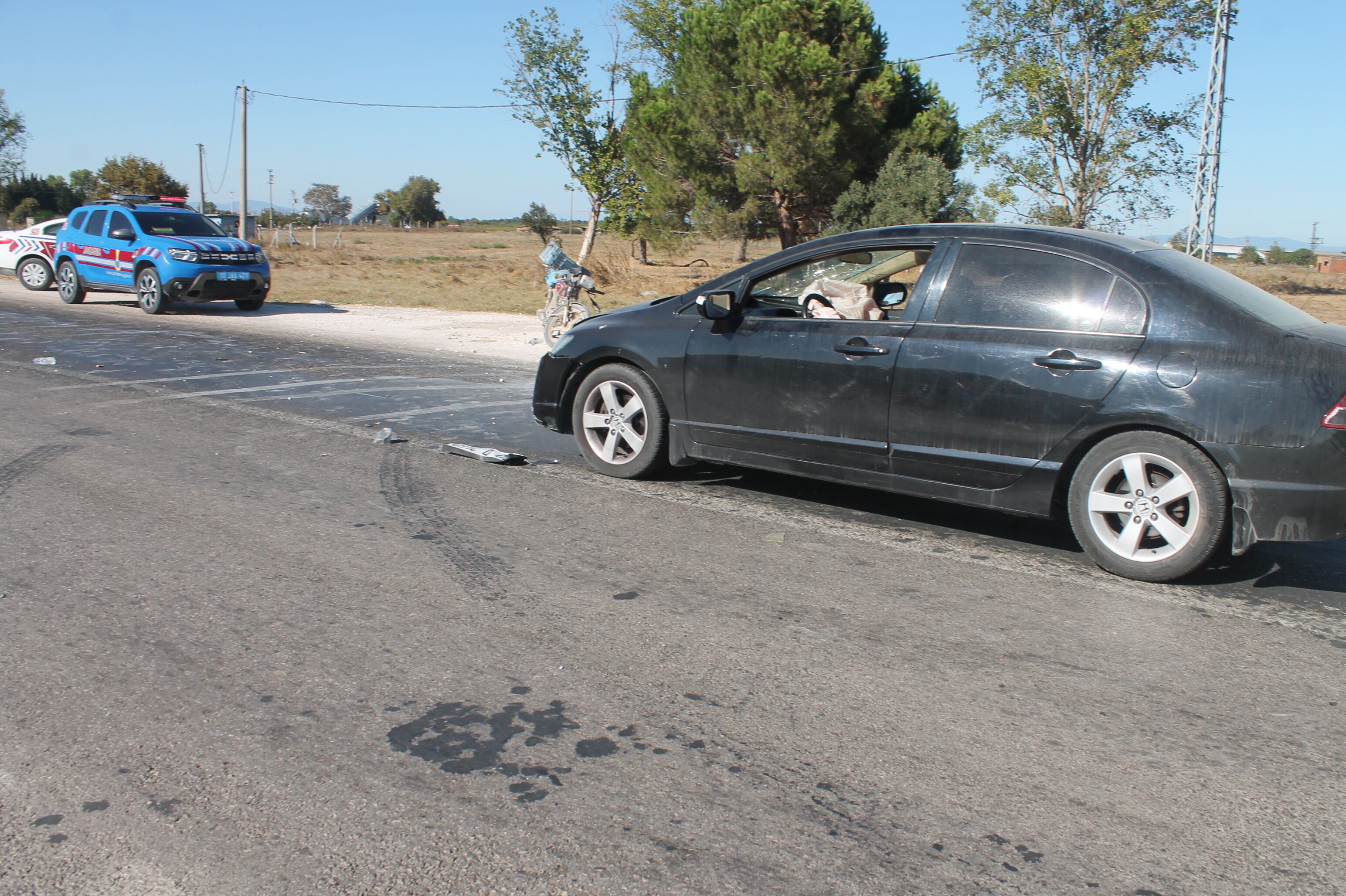Otomobilin çarptığı motosikletin sürücüsü öldü