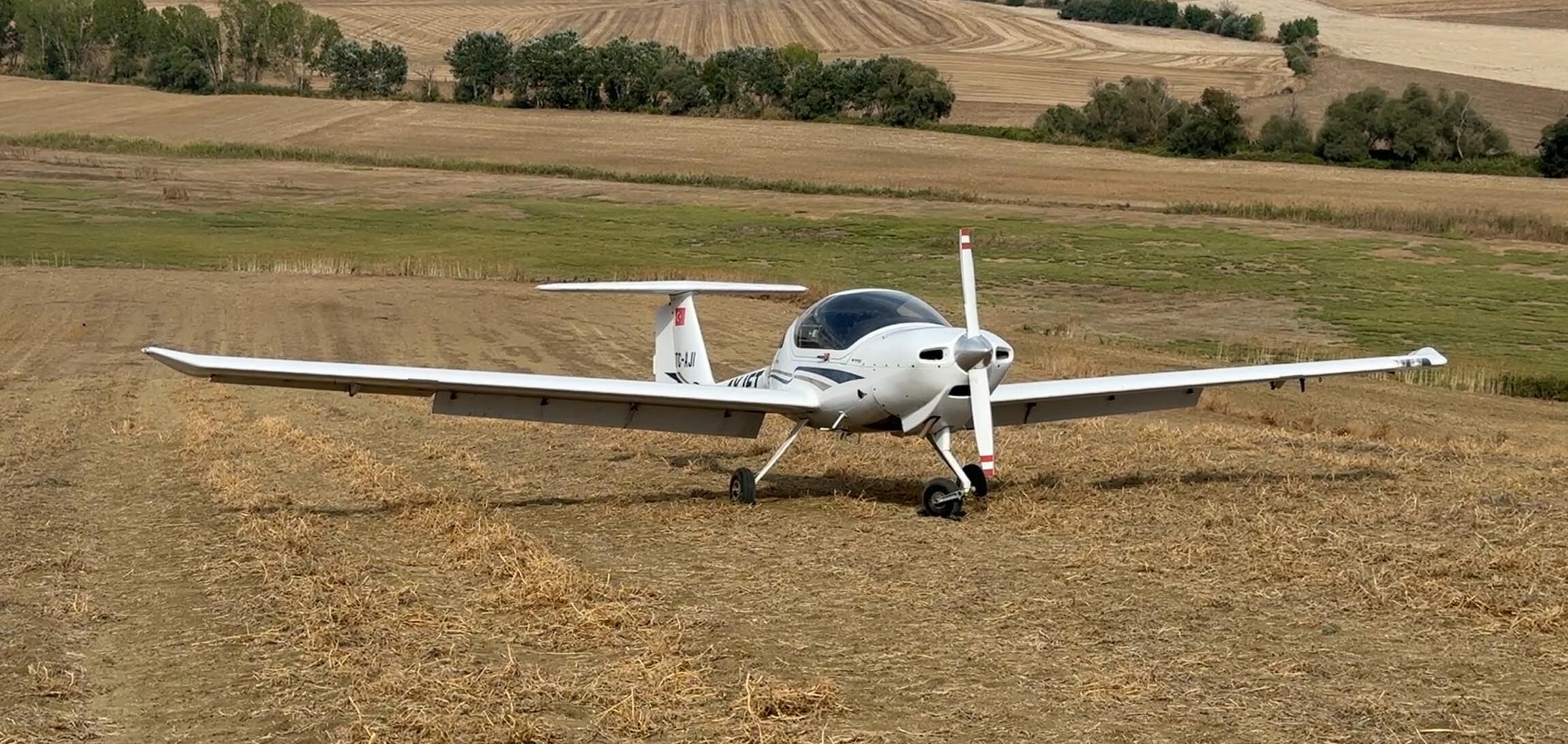 Tekirdağ'da eğitim uçağı tarlaya zorunlu iniş yaptı
