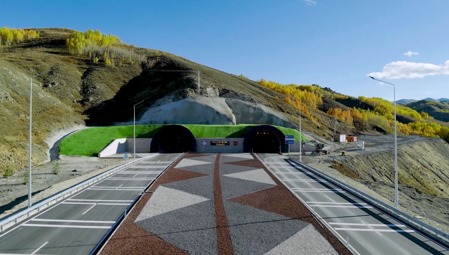 Erzurum-Rize Yolu'ndaki 3 bin 105 metrelik Dallıkavak Tüneli 16 Ekim'de hizmete açılacak