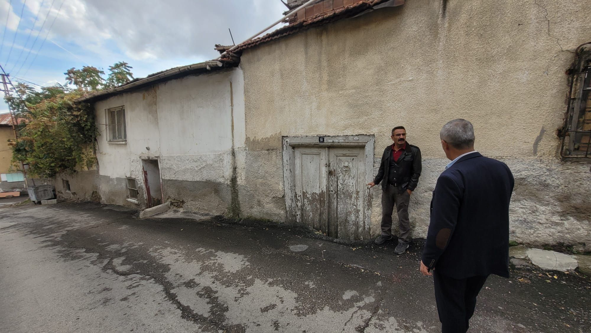 Yoldan 50 Cm Düşmüş Kapı