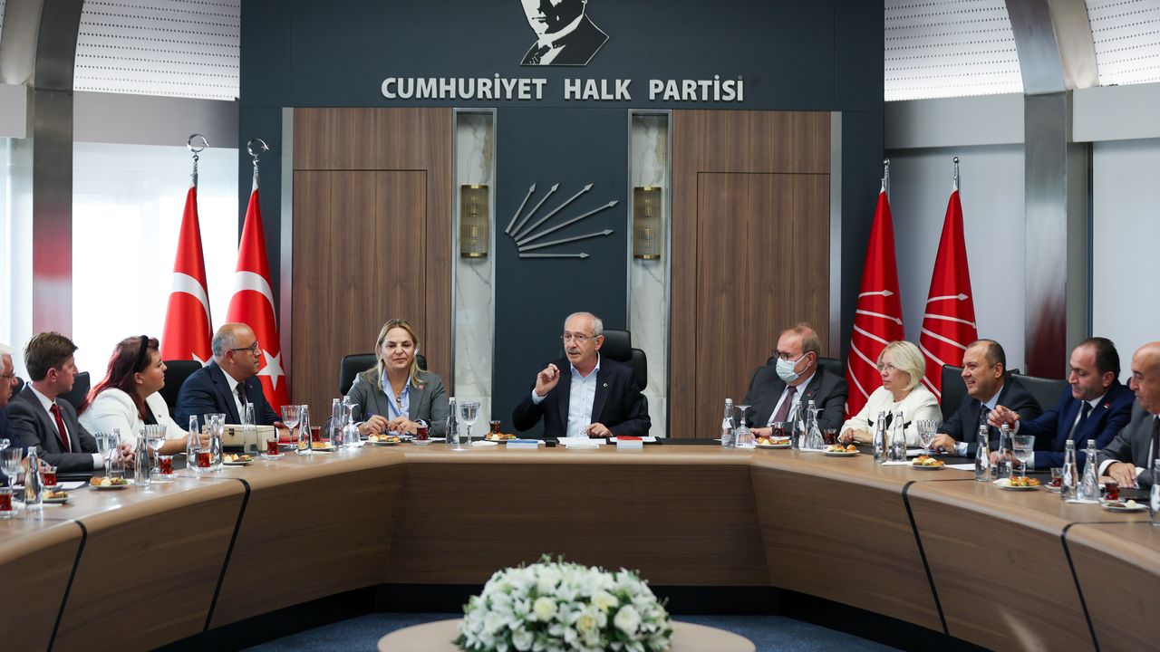 Kılıçdaroğlu, partisinin Tekirdağ'daki yöneticileriyle bir araya geldi