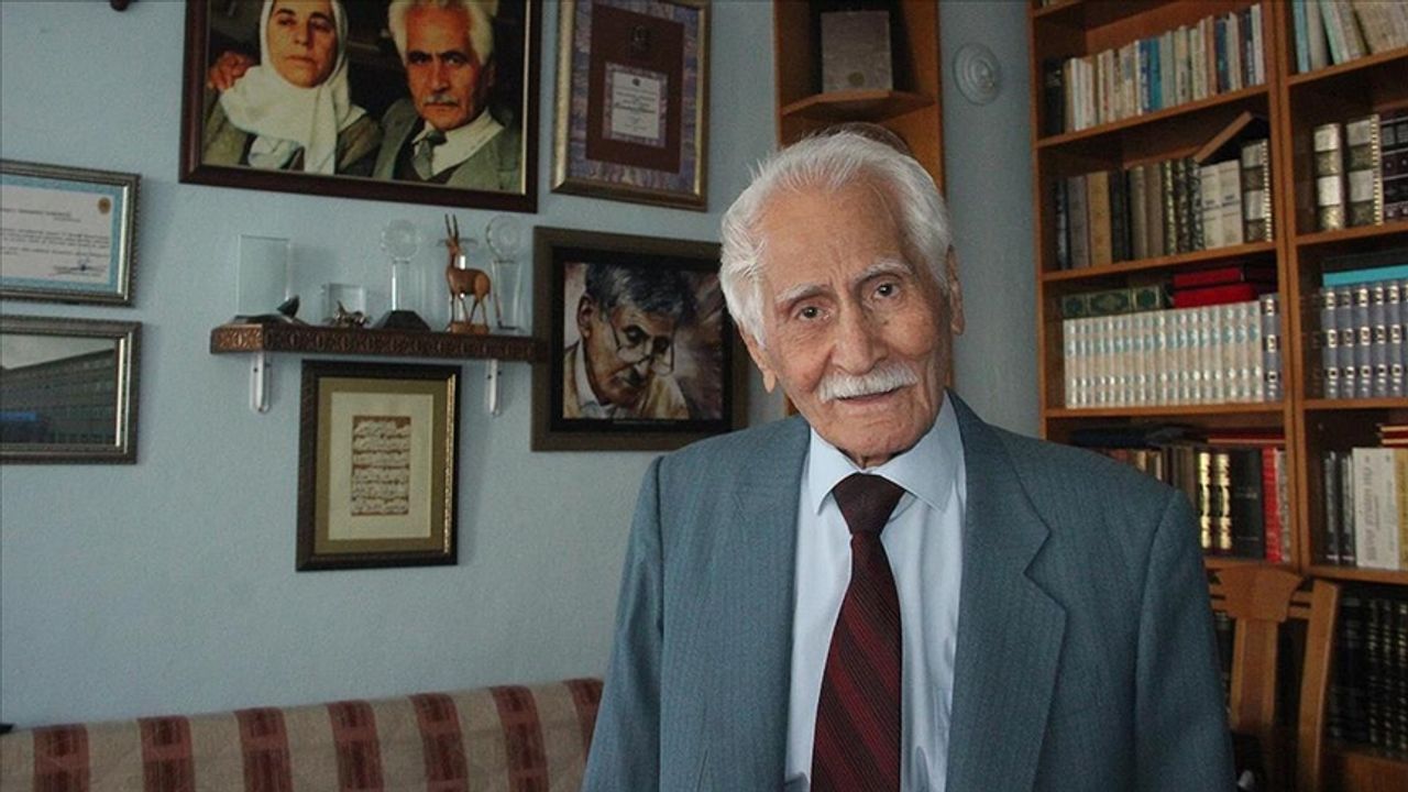 Türk edebiyatının çağdaş Dede Korkut'u Bahaettin Karakoç