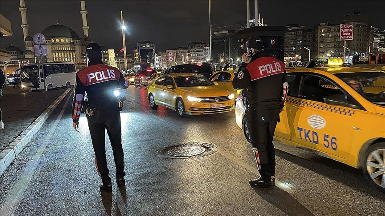 Türkiye genelinde "Huzurlu Sokaklar ve Narkotik Suçları Uygulaması" yapıldı