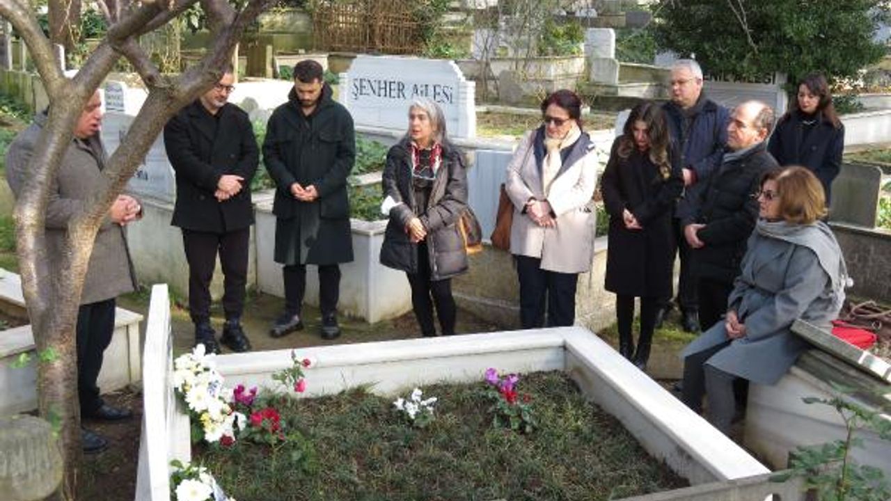 Gazeteci Mehmet Ali Birand mezarı başında anıldı