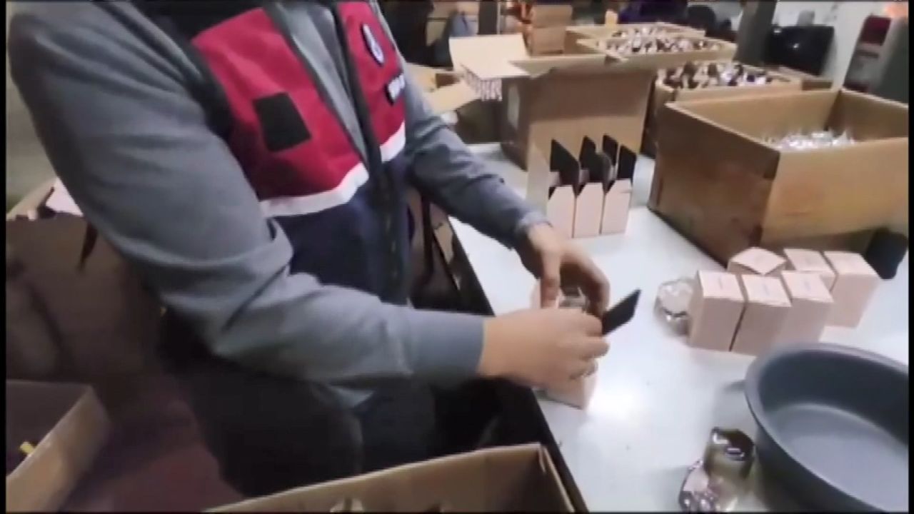 Başakşehir'de sahte parfüm operasyonu