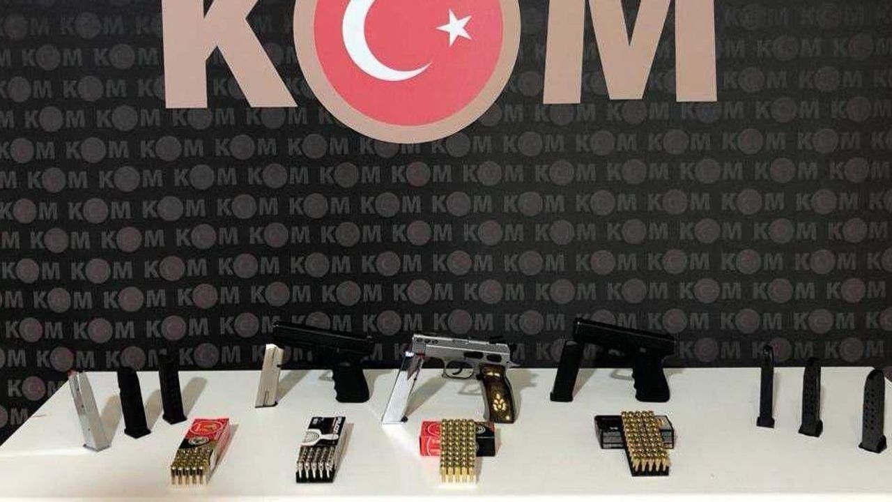 Kırıkkale'de iki evde 3 ruhsatsız tabanca ele geçirildi