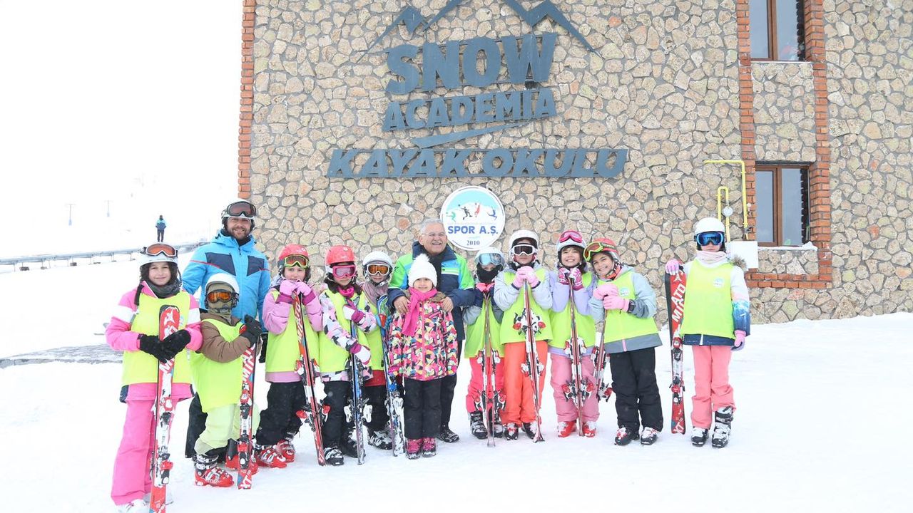 Erciyes Kayak Okulu geleceğin kayakçılarını yetiştiriyor