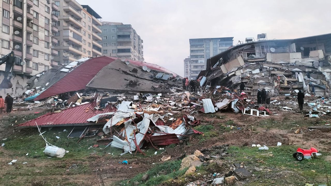 52 kişinin hayatını kaybettiği 'Kaçak katlı' Reyyan Apartmanı’ davası başladı