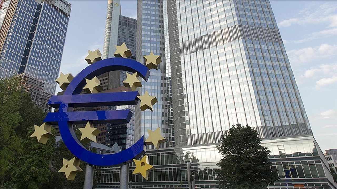 Avrupa Merkez Bankası politika faizini piyasa beklentileri doğrultusunda sabit tuttu
