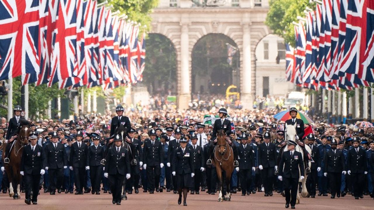 İngiliz polis gücü, en geniş kapsamlı güvenlik taramasından geçirildi