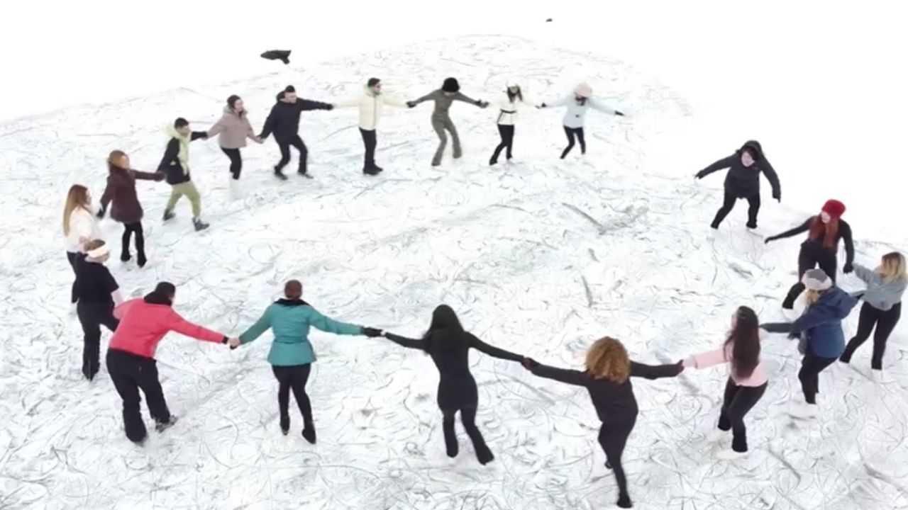 Sporculardan Çıldır Gölü'nde buz dansı - Başkent - Ankara'nın Gazetesi