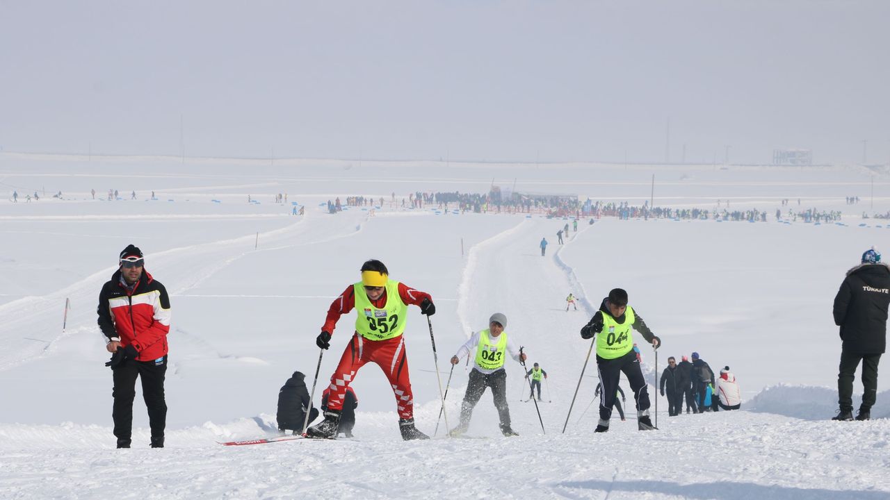 665 sporcunun katıldığı Türkiye Kayaklı Koşu Eleme Yarışması sona erdi