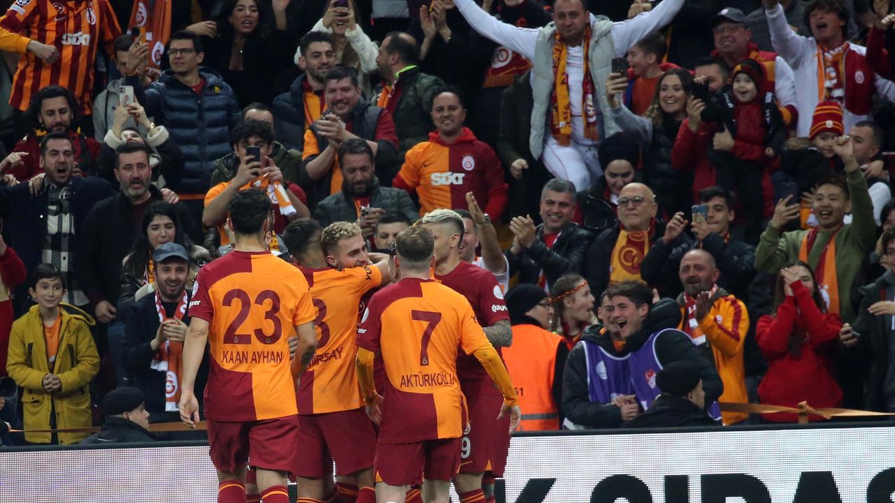 Galatasaray evinde Başakşehir'i 2-0 yendi