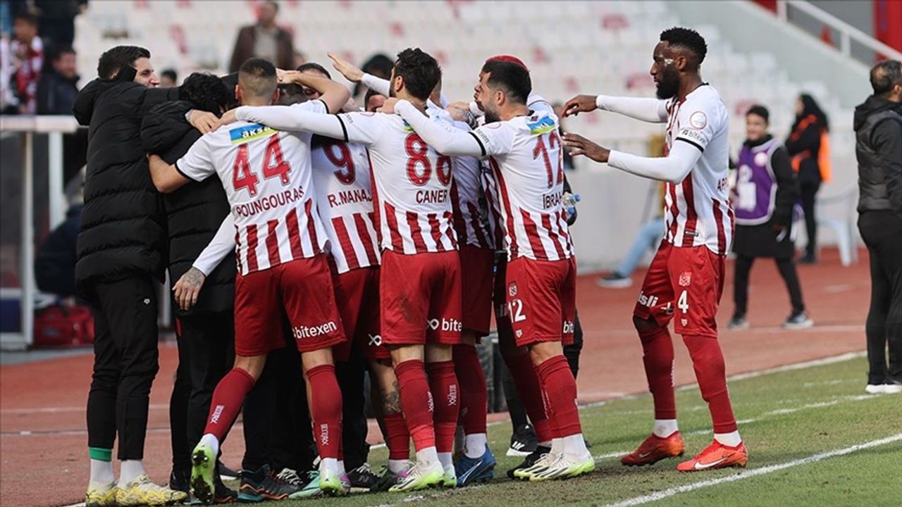 Sivasspor, konuk ettiği Çaykur Rizespor'u 1-0 yendi