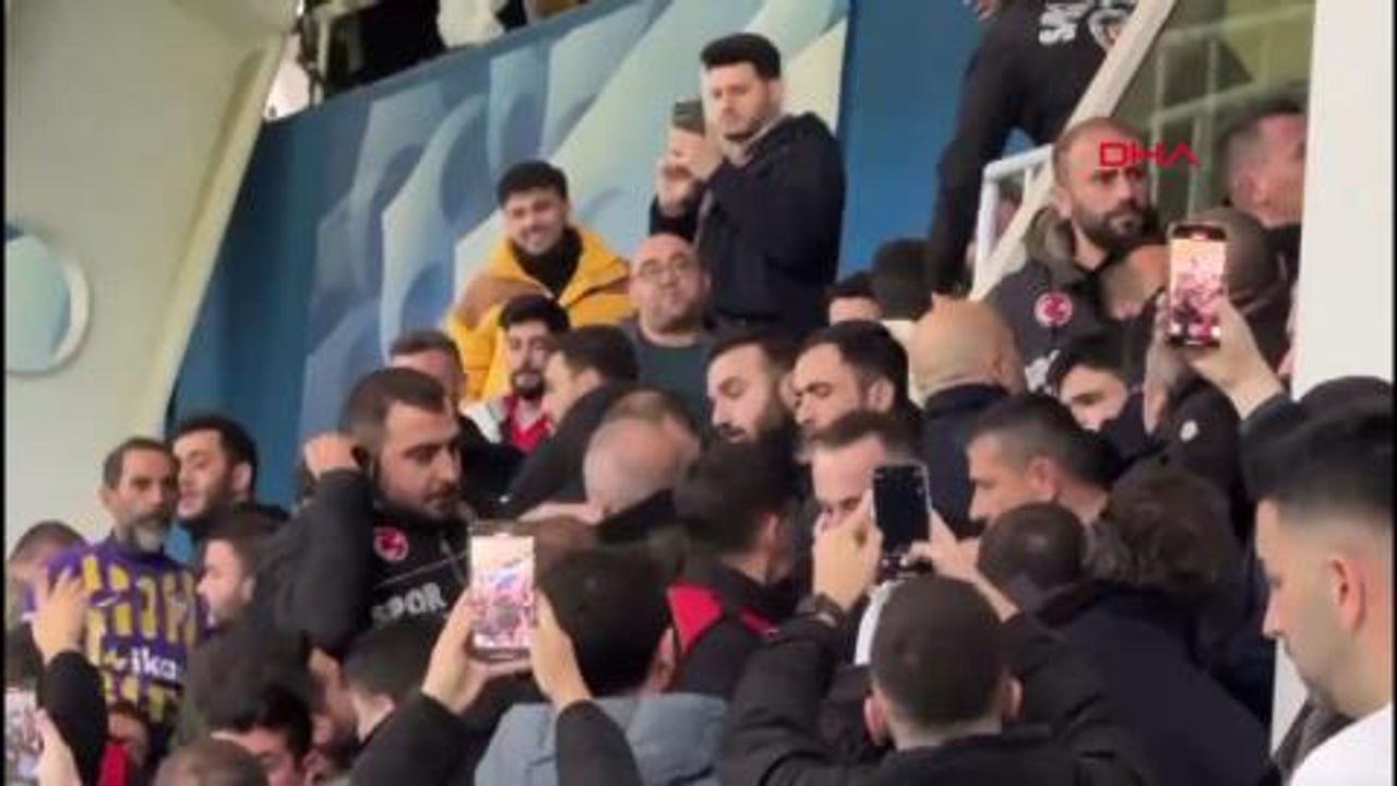 Fenerbahçeli yöneticiler ile Eyüpsporlu taraftarlar arasında gerginlik yaşandı
