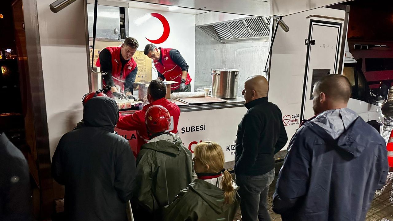 Türk Kızılay Sındırgı depremi sonrası harekete geçti