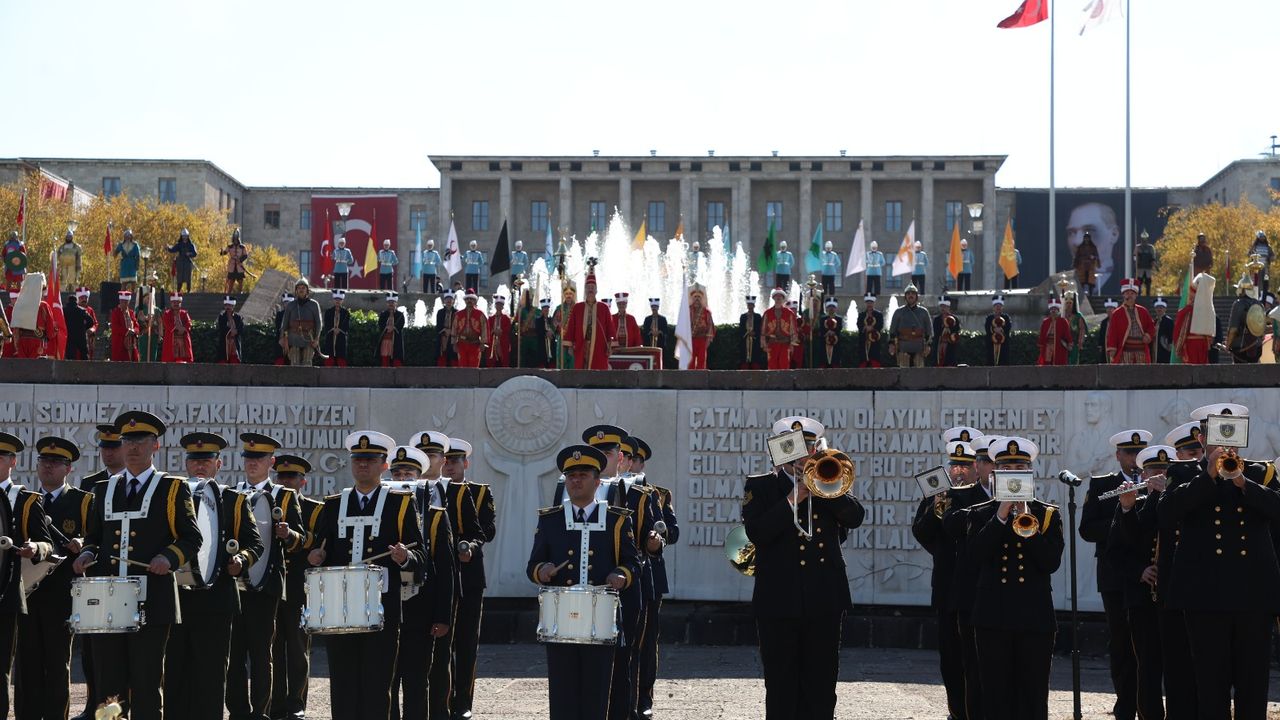 Ankara'da Cumhuriyet Bayramı dolayısıyla resmi geçit töreni yapıldı