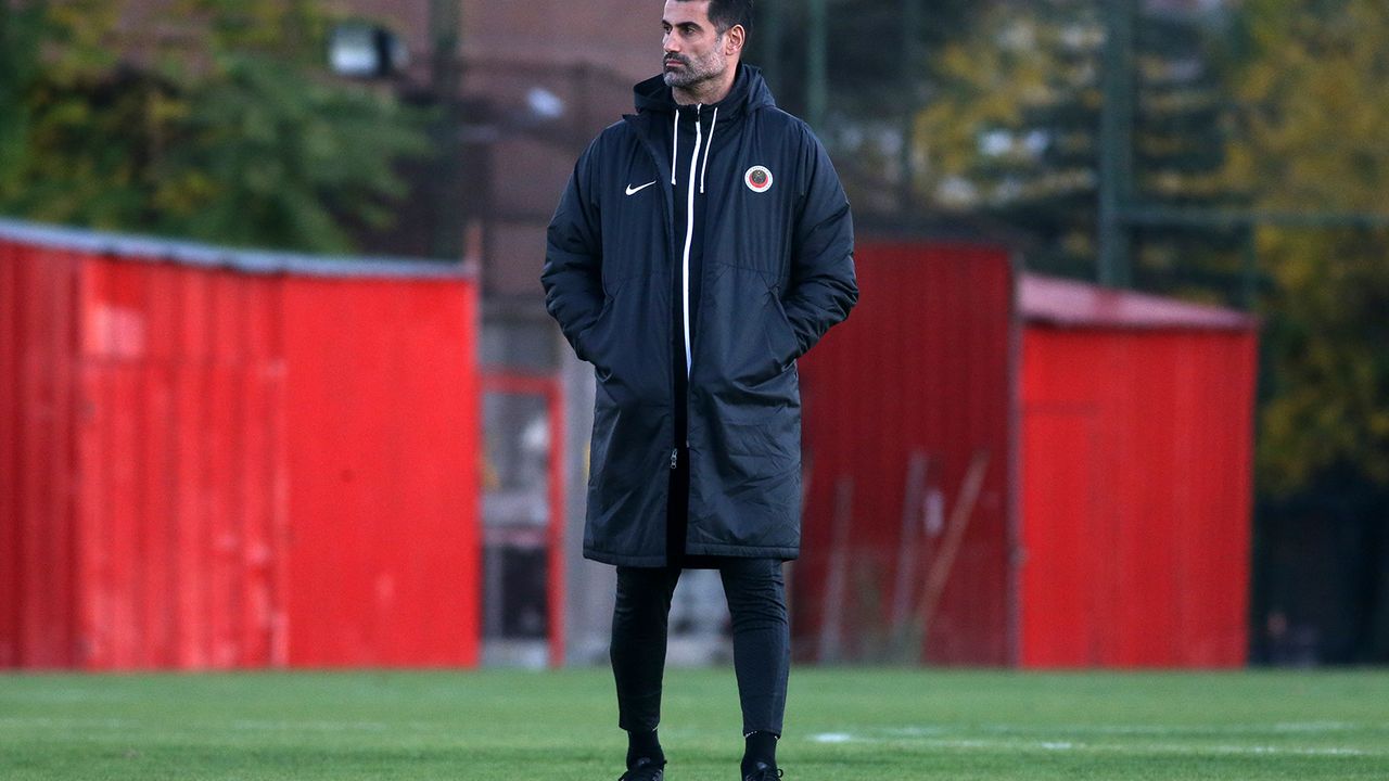 Volkan Demirel Gençler’le topbaşı yaptı