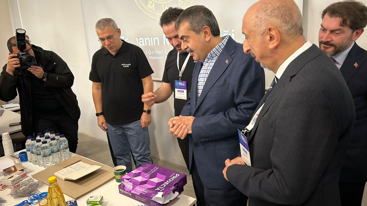 Bakan Tekin, ODTÜ'de zeka ve yetenek atölyelerini ziyaret etti