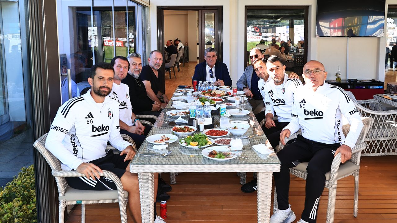 Beşiktaş Başkanı Serdal Adalı, Fenerbahçe derbisi öncesi futbolcularla buluştu