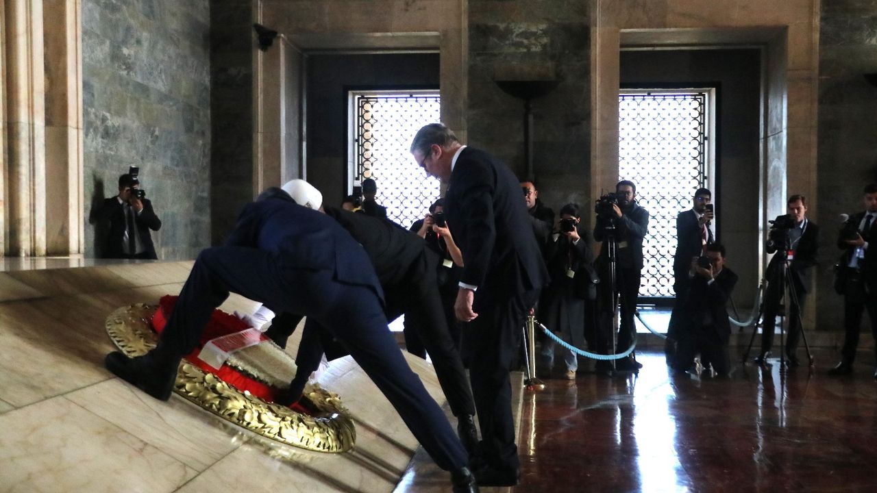 Birleşik Krallık Başbakanı Starmer, Anıtkabir'i ziyaret etti