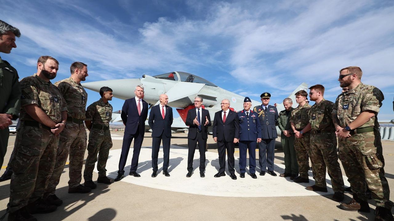 Bakan Güler, İngiltere Başbakanı ile Eurofighter uçaklarını inceledi