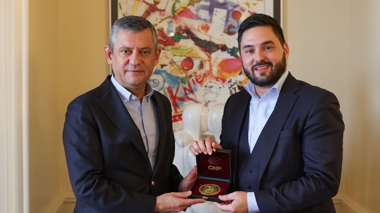 CHP Genel Başkanı Özel, İsviçre Sosyal Demokrat Partisi Eş Genel Başkanı Wermuth ile görüştü