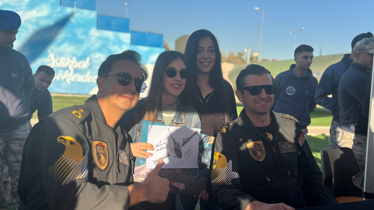 SOLOTÜRK Gösteri Ekibi, Hava Müzesi’nde imza etkinliği düzenledi