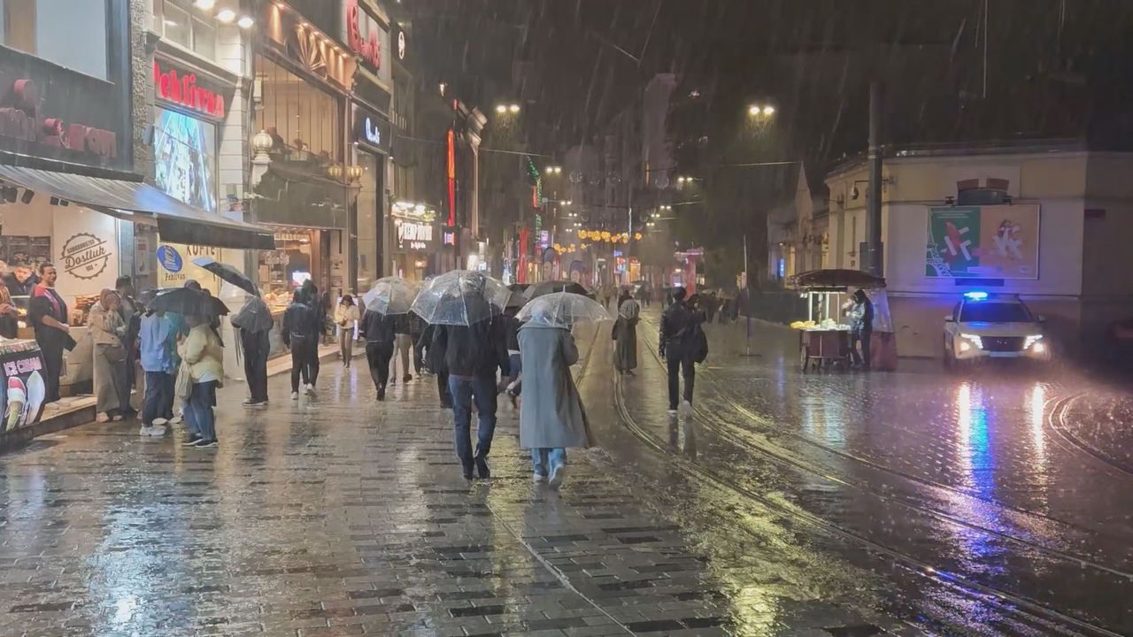 İstanbul'da sağanak yağış etkili oldu