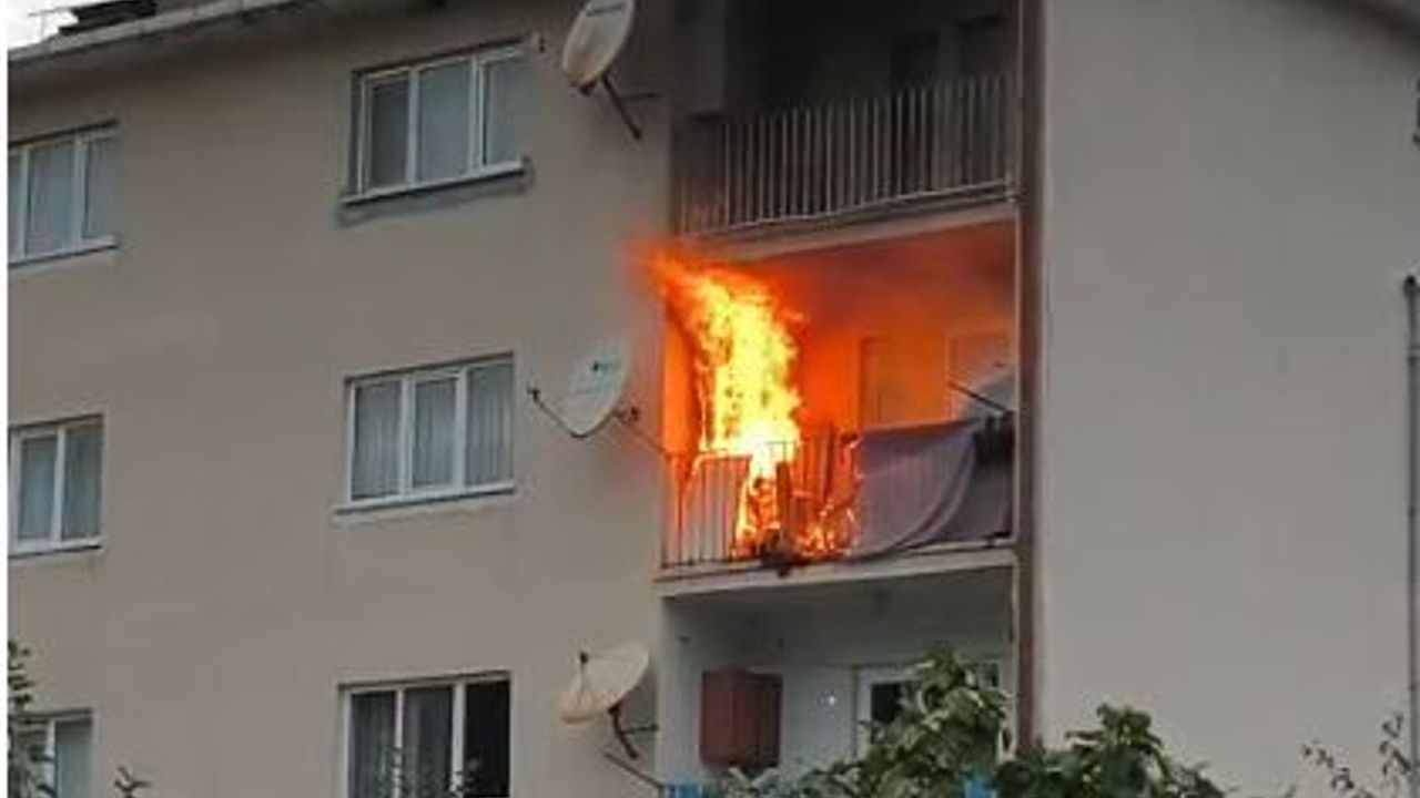 Kastamonu'da balkona bırakılan köz nedeniyle çıkan yangın söndürüldü