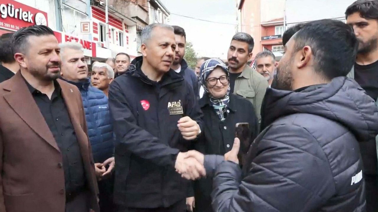 Yerlikaya: Ekiplerimiz talepler doğrultusunda konteynerleri kurmaya başladılar