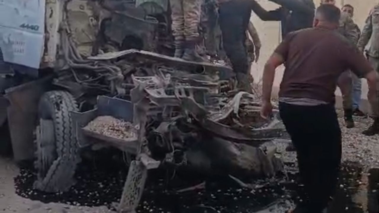 TIR'a arkadan çarpan kamyonun şoförü öldü