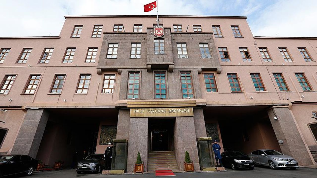 Türk Silahlı Kuvvetlerine muvazzaf subay adayı temini için başvuru süresi uzatıldı