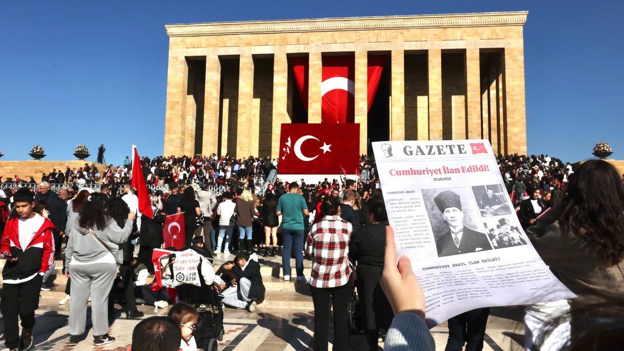 Cumhuriyet Bayramı coşkusu Anıtkabir'de yaşanıyor