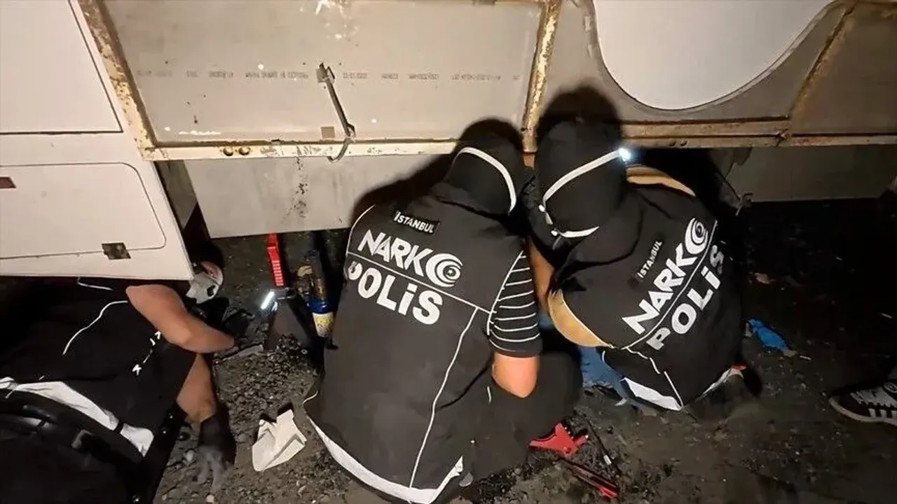 İstanbul'da karavanda uyuşturucu operasyonu: 2 şüpheli tutuklandı