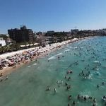 Aydın- Kuşadası'nda sıcak hava bunalttı; plajlar doldu